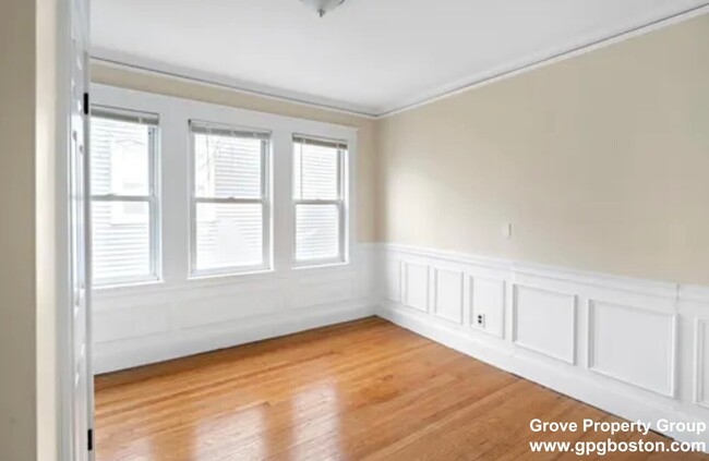 Building Photo - 263 W 5th St