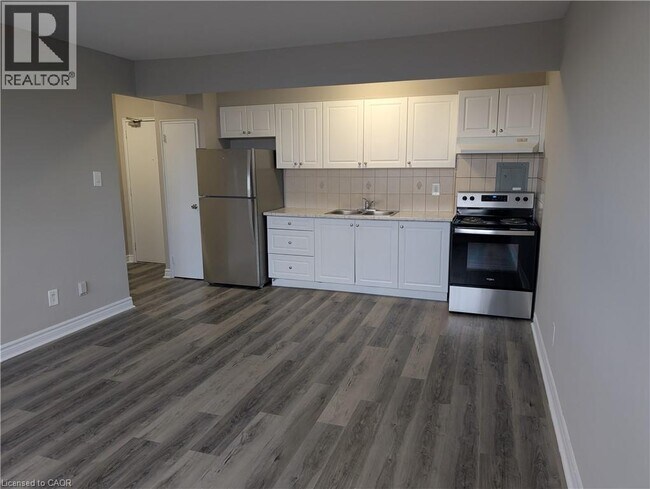 Building Photo - 468 Ottawa St N