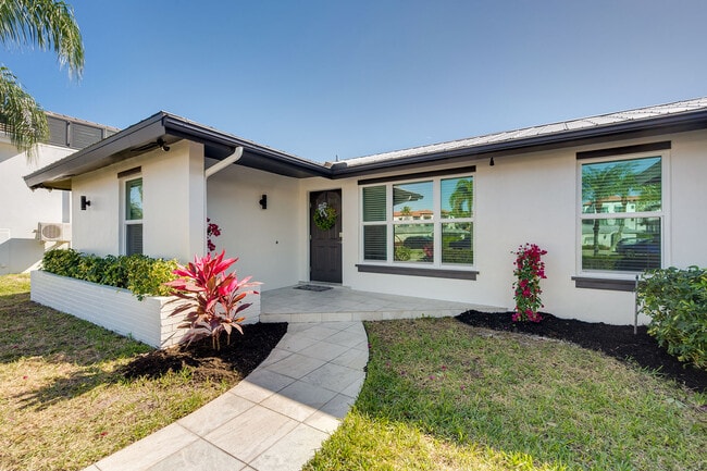 Building Photo - 1410 Curlew Ave