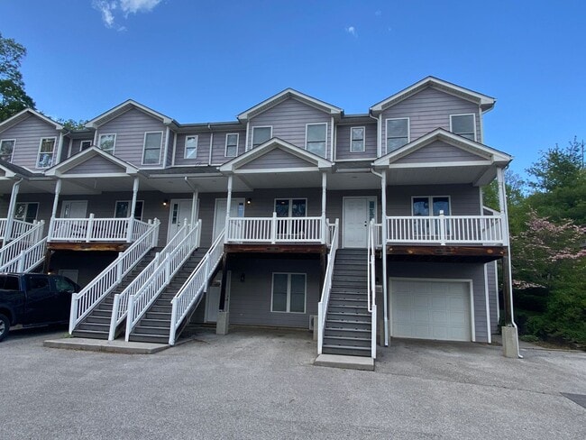 Building Photo - Furnished Town Home available at 3030 Pepp...