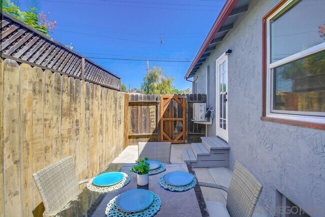 Foto del edificio - 1/Bedroom House in North Park - Fully Updated, AC, 1 Car Garage with Washer/Dryer!