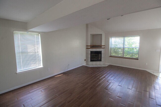 Building Photo - 3311 Dove Dr