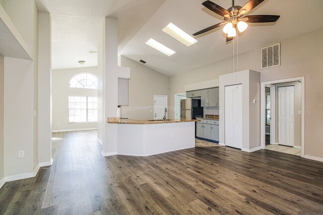 Foto del edificio - 10439 Norvell Rd