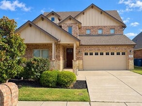 Building Photo - 2201 Petunia Ln