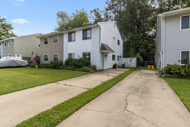 Building Photo - 22 Hamal Ct