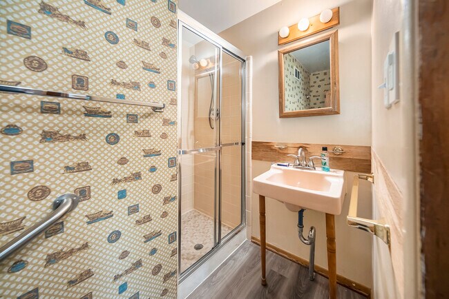 Foto del edificio - 2923 Burlington Ct