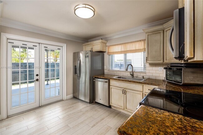 Foto del edificio - 19853 NW 64th Pl