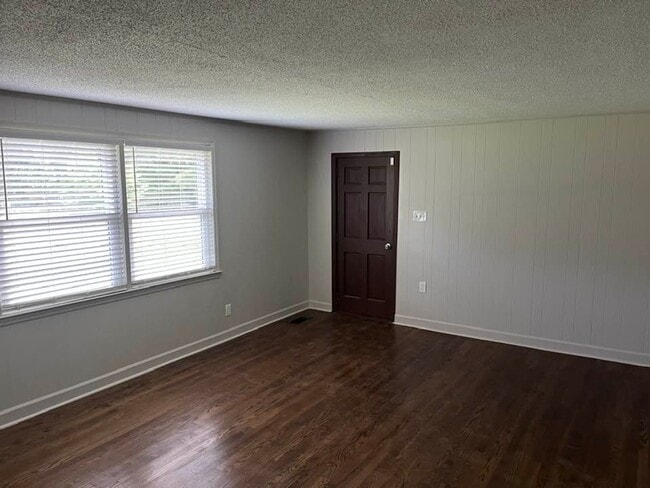 Building Photo - Spacious 4BR Renovated Home for Rent in Pi...