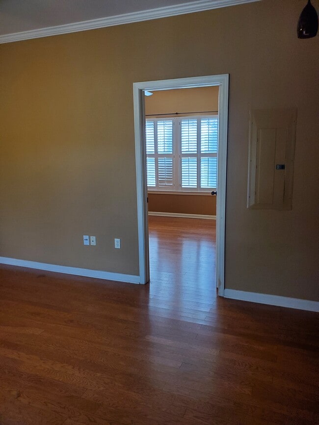 Building Photo - 612 S Kenilworth Pky