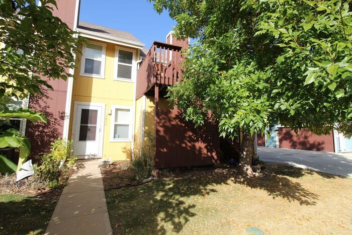 Primary Photo - Fantastic Townhome