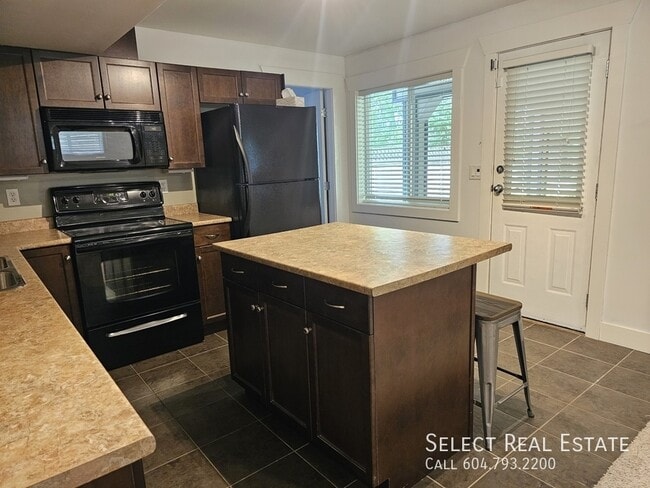 Building Photo - 47335 Brewster Pl