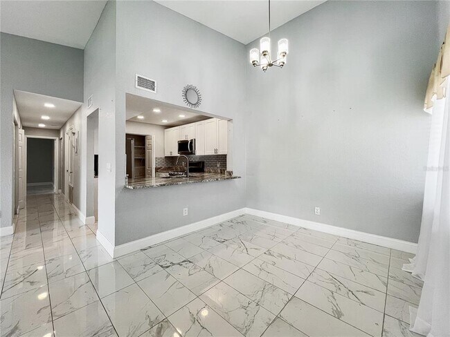 Foto del edificio - 2482 Lakeway Branch Dr