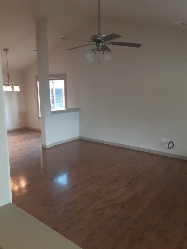 Foto del edificio - 3 Bedroom 2 Bath House with 7 Acres Horse Property