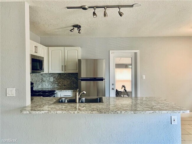 Foto del edificio - 4 br, 1.5 bath House - 611 SW 28th Dr