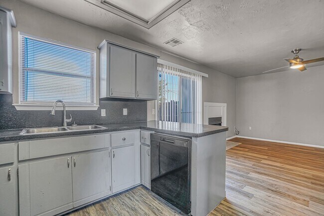Foto del edificio - 4028 NW Ozmun Ave