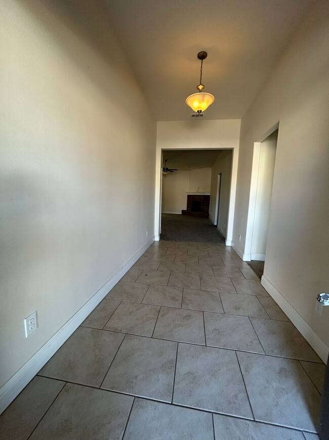 Building Photo - Beautiful 4 Bedroom Home in Northpark!