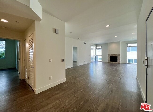 Building Photo - 1232 Kings Rd