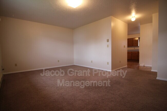 Building Photo - 2135 Meppen Dr
