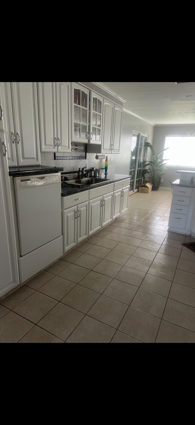 Foto del edificio - 400 E Emerald Dr