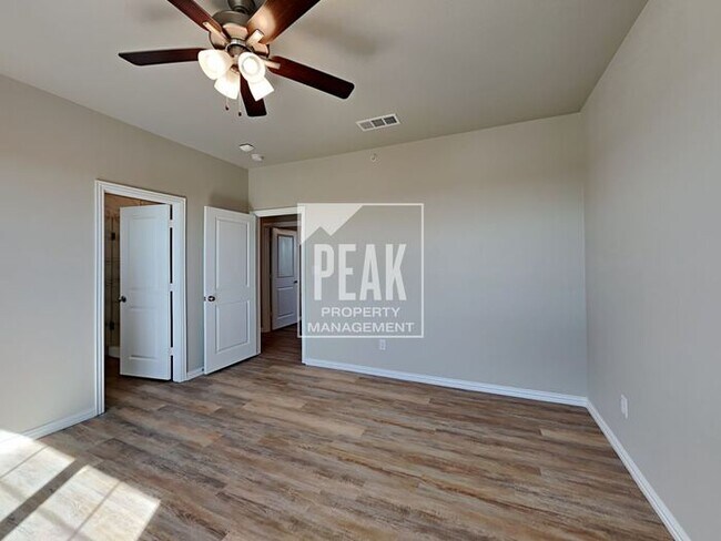 Building Photo - BRAND NEW Willow Crossing Townhomes for Re...