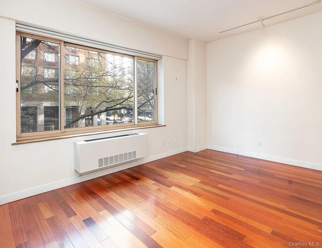 Foto del edificio - 250 S End Ave