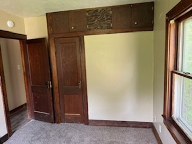 Building Photo - 628 Kern St
