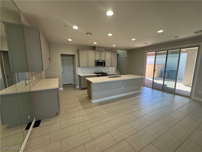 Foto del edificio - 1051 E Sunset Rd