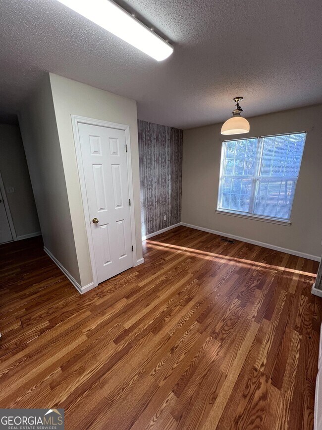 Building Photo - 81 Abbotsford Dr