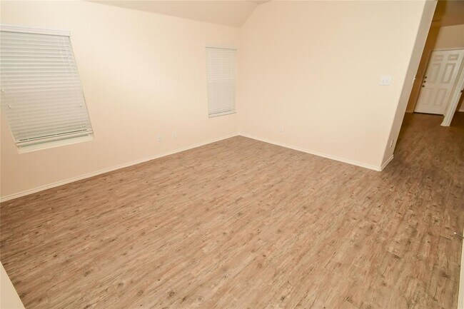 Building Photo - 3930 Silver Ranch Rd