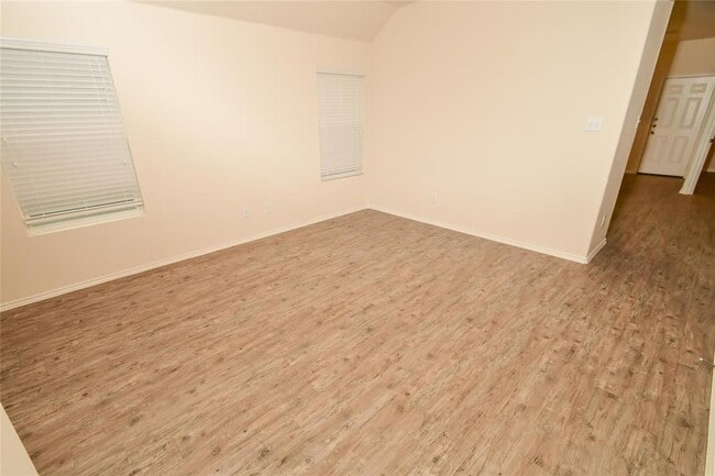 Foto del edificio - 3930 Silver Ranch Rd