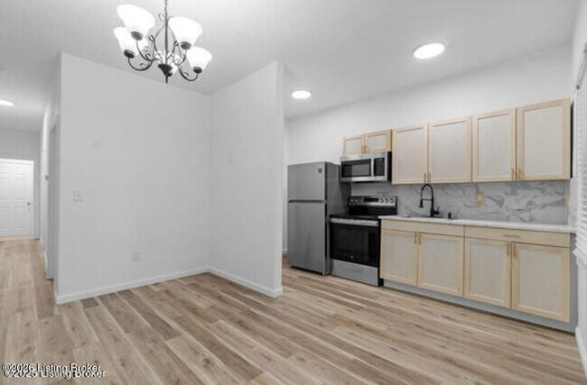 Building Photo - 424 S 22nd St