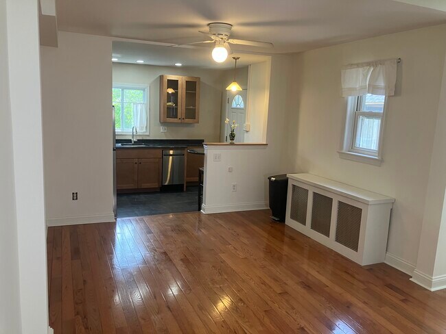 Foto del edificio - 430 E Franklin St