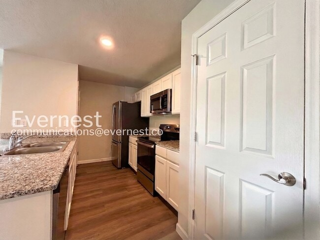 Foto del edificio - 25 Raeland Ln