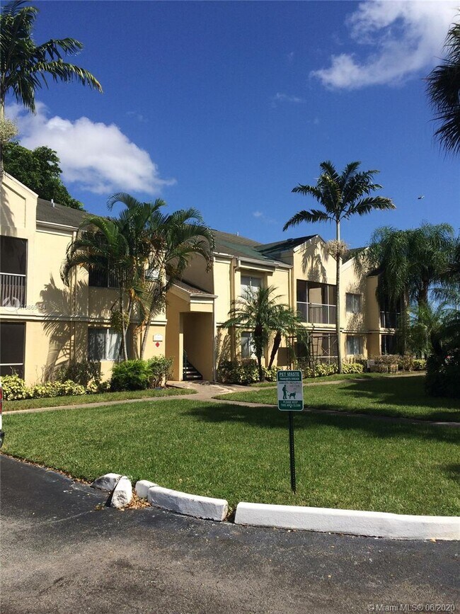 Foto del edificio - 5740 Rock Island Rd