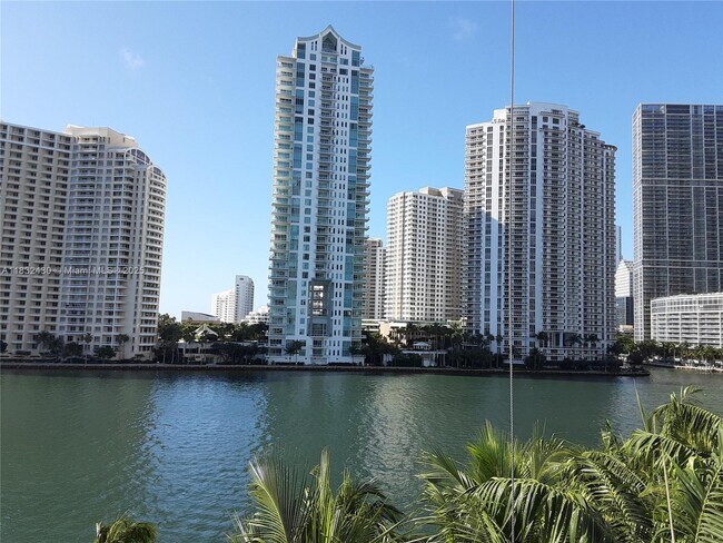 Foto del edificio - 335 S Biscayne Blvd