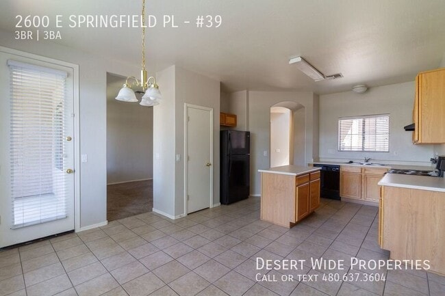 Building Photo - 2600 E Springfield Pl