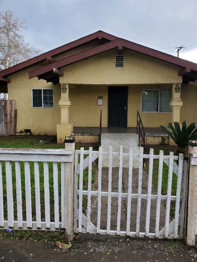 Building Photo - 289 W Belleview Ave