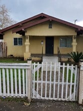 Building Photo - 289 W Belleview Ave