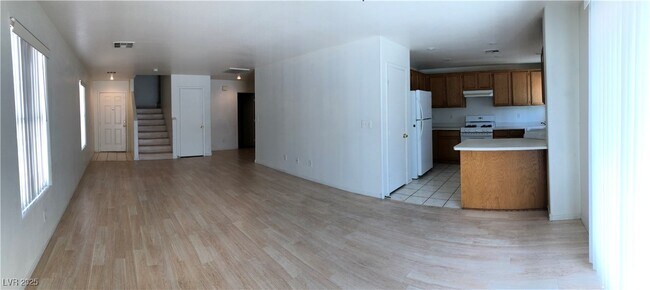 Foto del edificio - 331 Silverado Pines Ave
