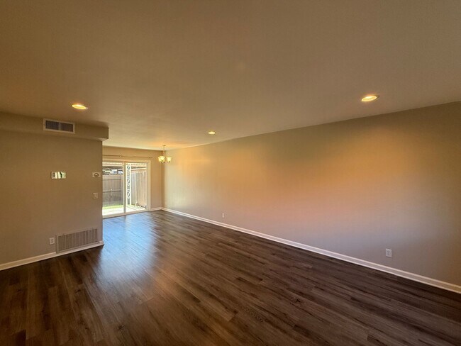 Foto del edificio - Great 2B/1BA Townhome in Escondido!
