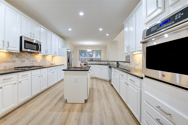 Building Photo - 2327 Centerbrook Ln