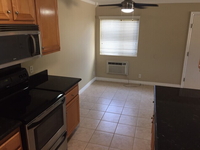 Aire acondicionado en la cocina/rincón - 9929 Erma Rd