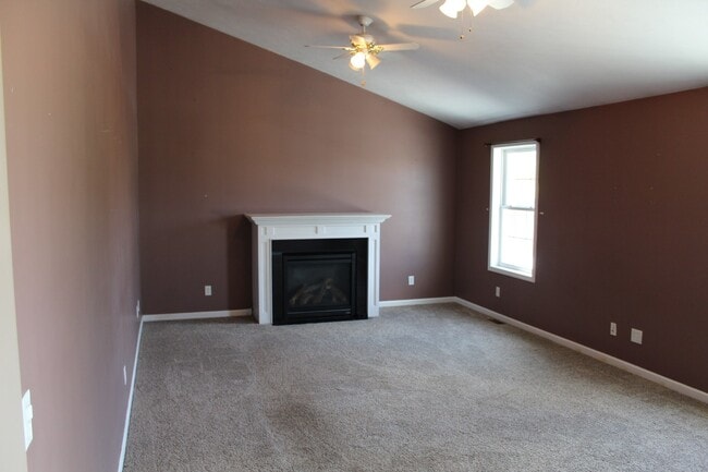 Building Photo - 4 Bed 3.5 Bath with a Inground Pool