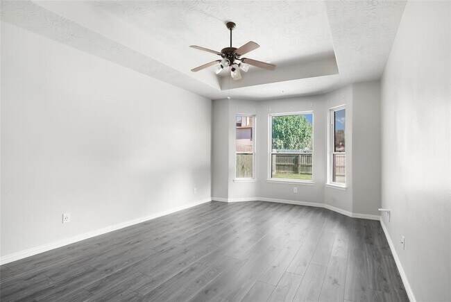 Building Photo - 8214 Mandalay Bay Dr