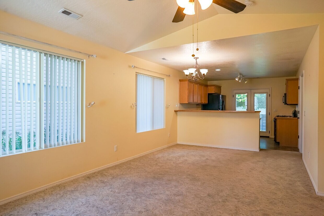 Primary Photo - July 1st move in