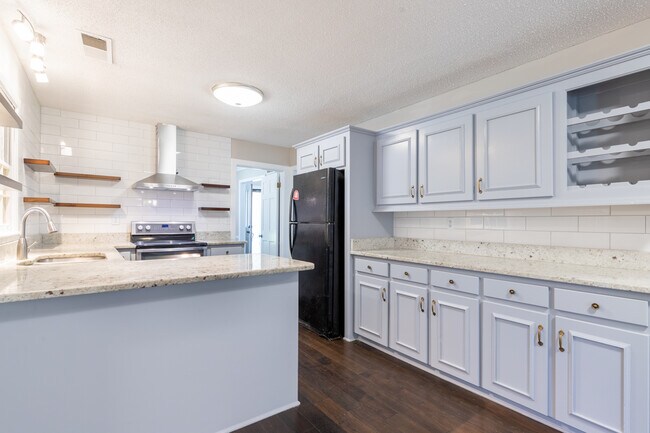 Foto del edificio - 8501 Buckthorn Dr