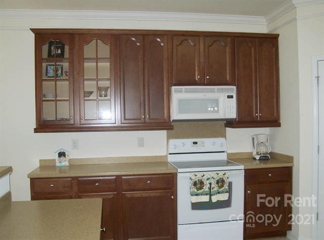 Building Photo - 9928 Seven Oaks Dr