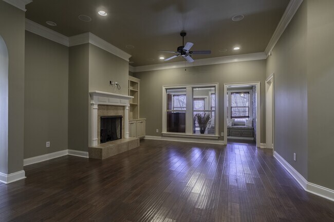 Foto del edificio - 5906 Amberwood Dr
