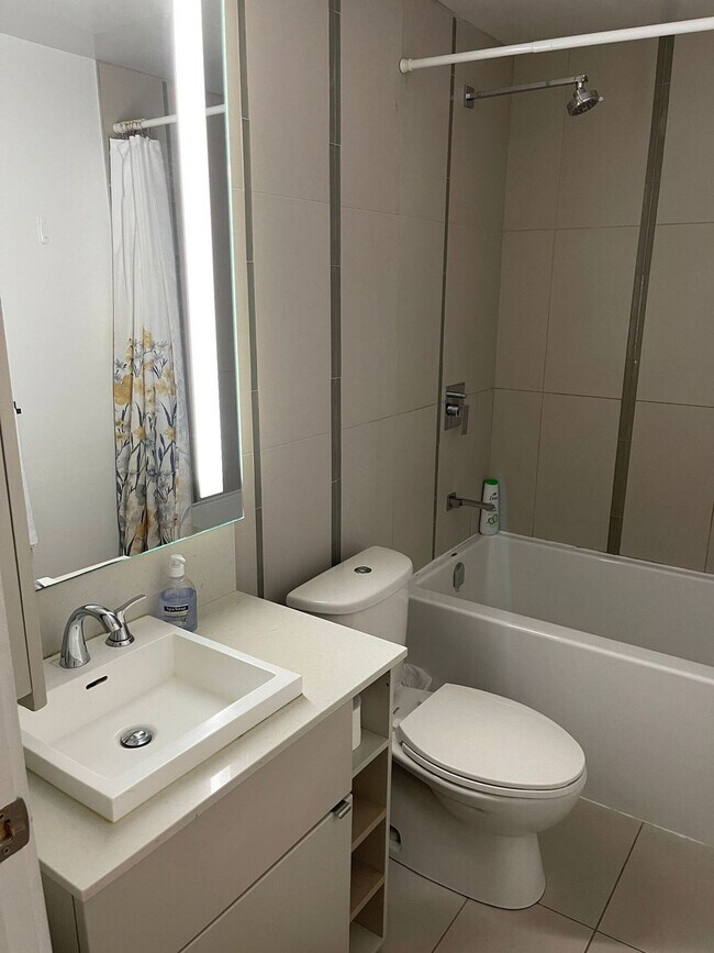 Building Photo - 101 Peter St