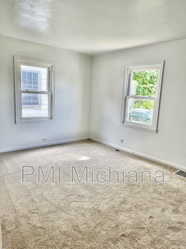 Foto del edificio - 3314 S Main St